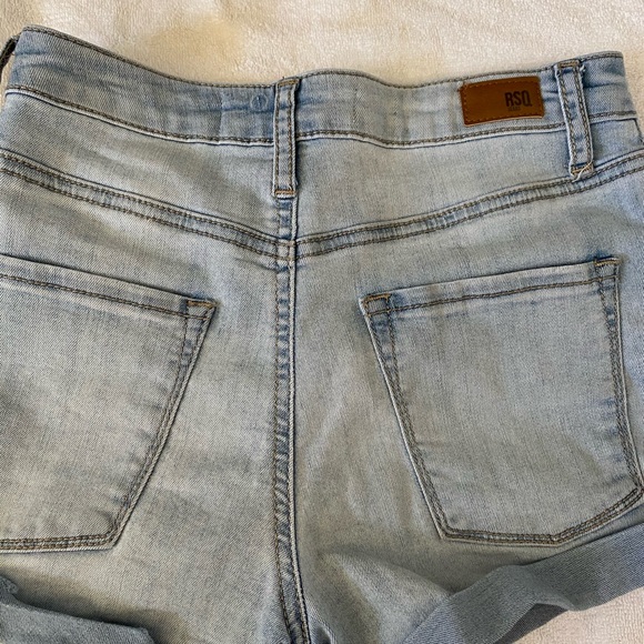 light wash high waisted shorts - Picture 3 of 3